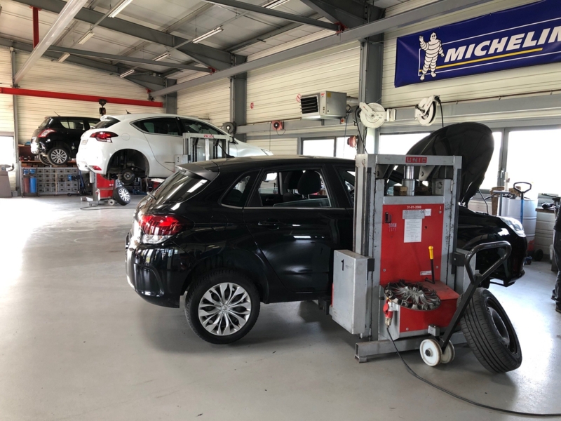 Le garage Roguet à Etaux